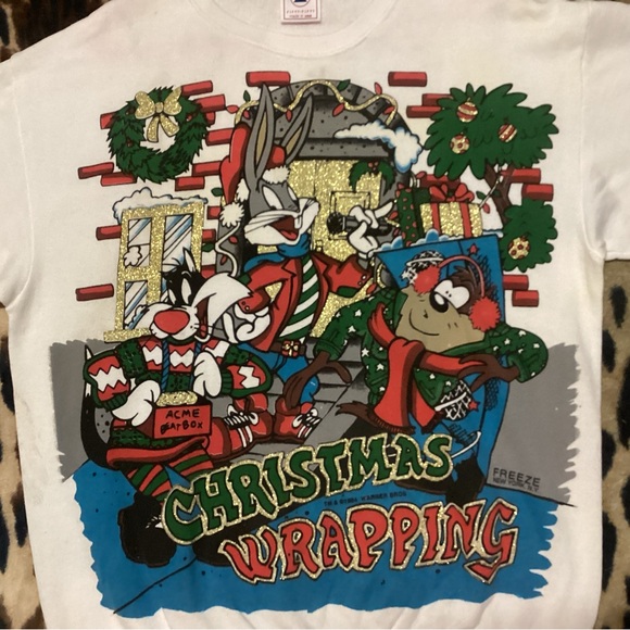 DELTA FIFTY FIFTY CHRISTMAS LOONEY TUNES SWEATER - Picture 2 of 4